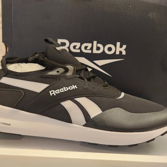 Reebok "Spark Run" women's black/white sneakers. NIB. Size 11 - Picture 1 of 13